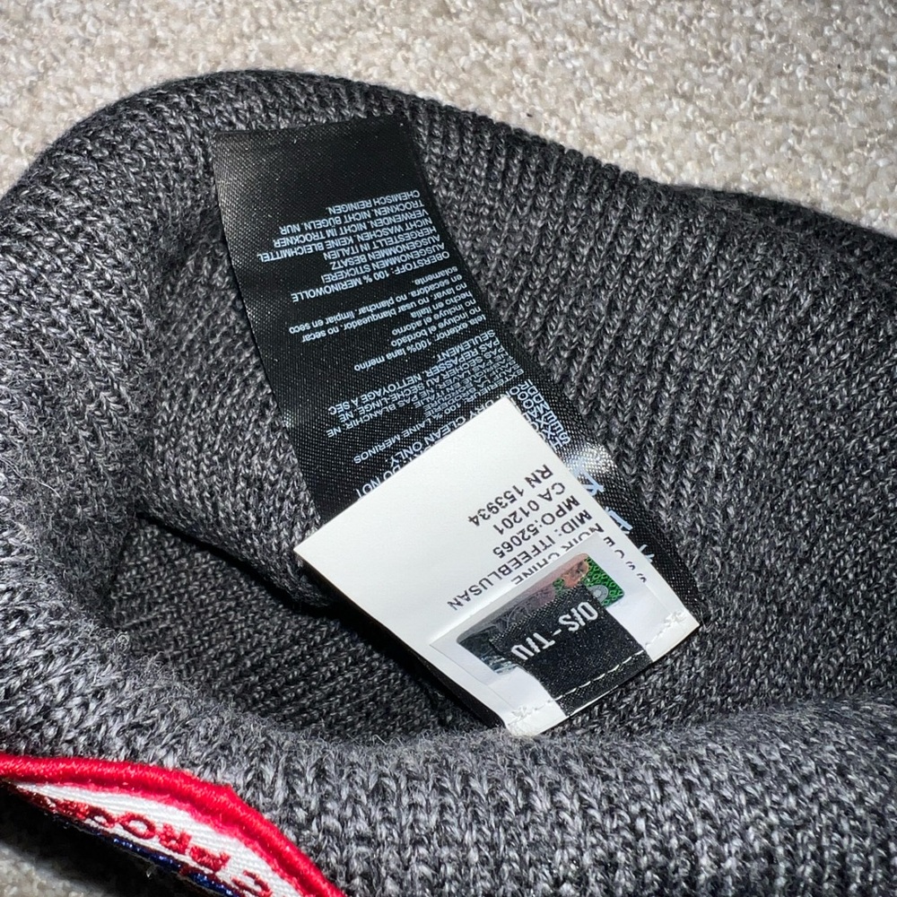 Canada Goose Arctic Beanie - Picture 7 of 7